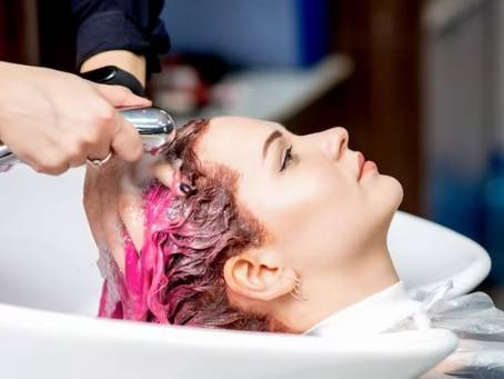 The Role of Professional Stylists in Men’s Hair Colouring Transformation